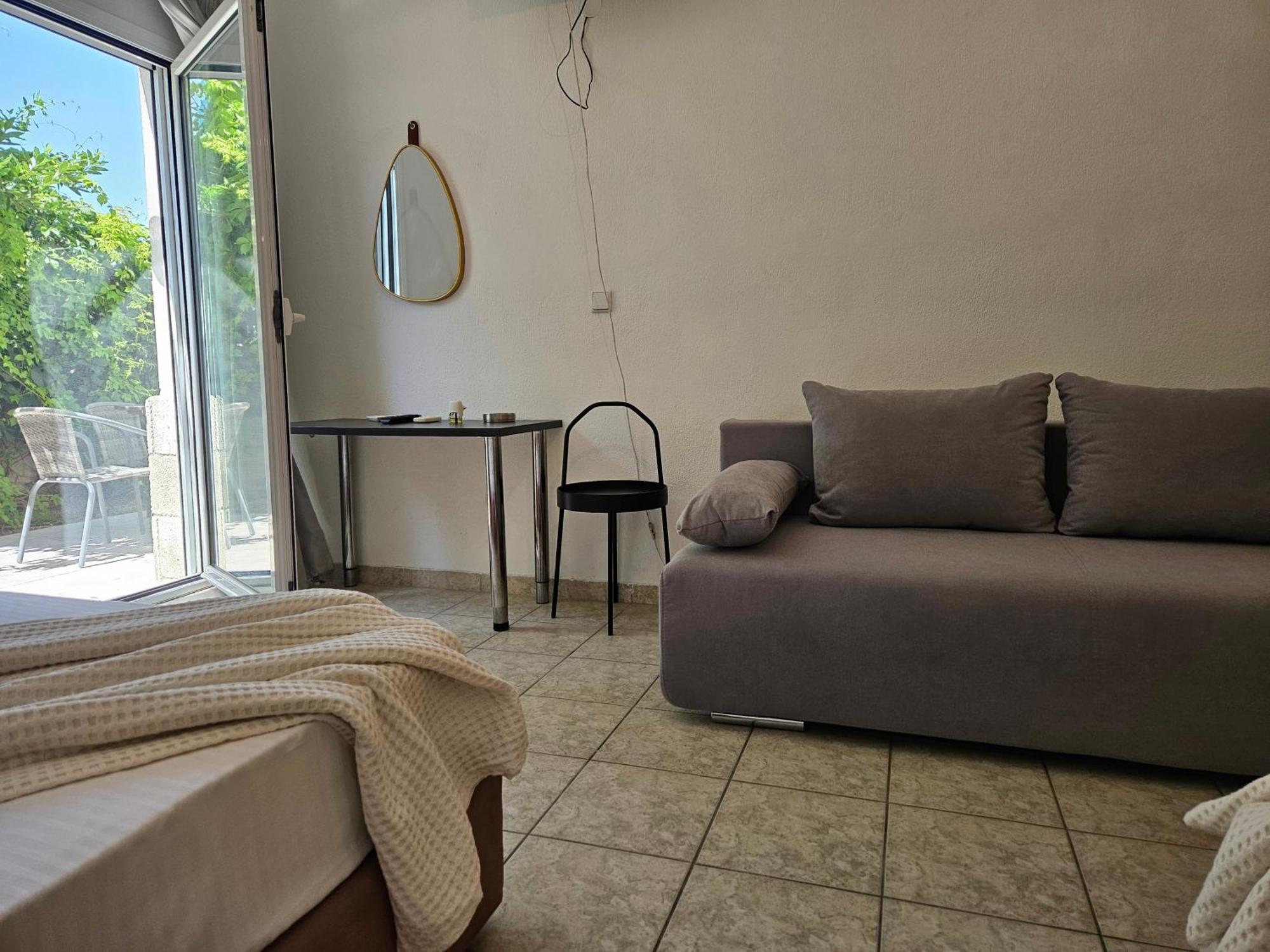 Sivilla Studios Áfitosz Szoba fotó